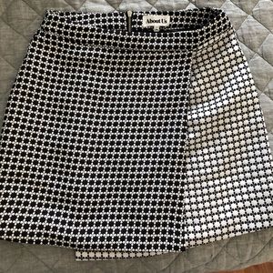 Patterned mini skirt